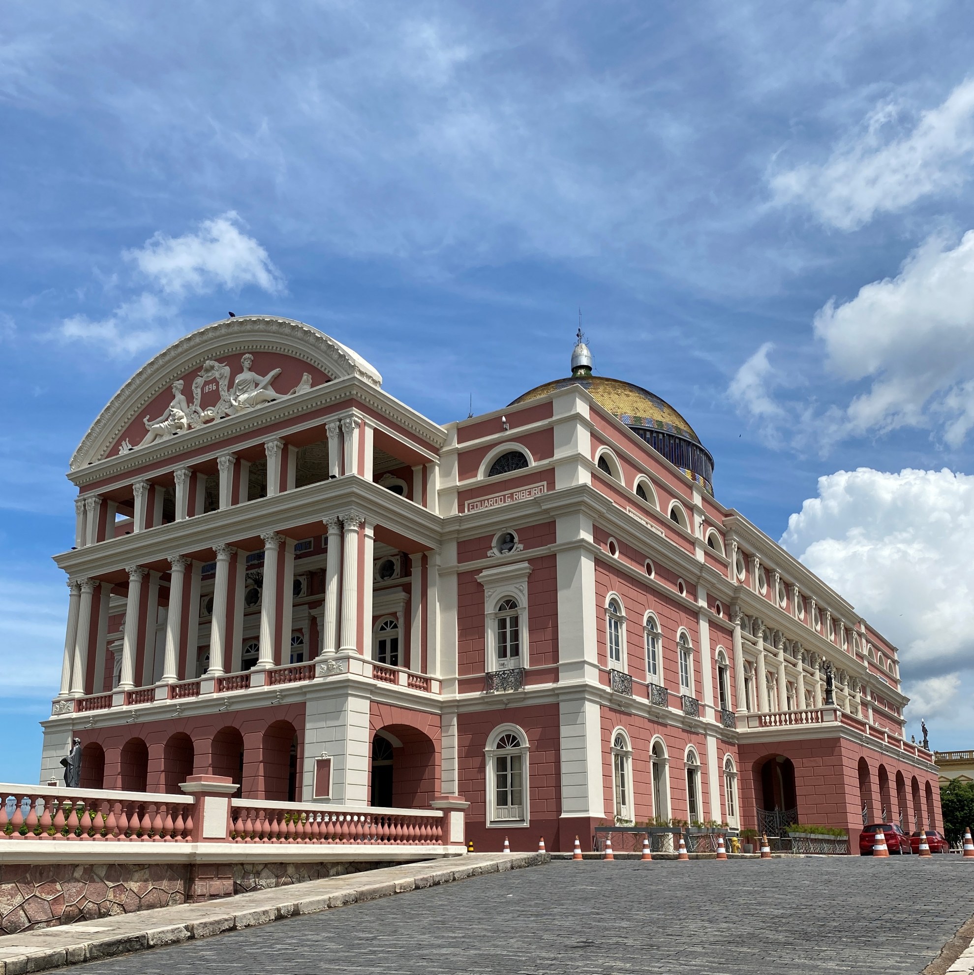 Lançamento do Programa ClubOne acontecerá no icônico Teatro Amazonas